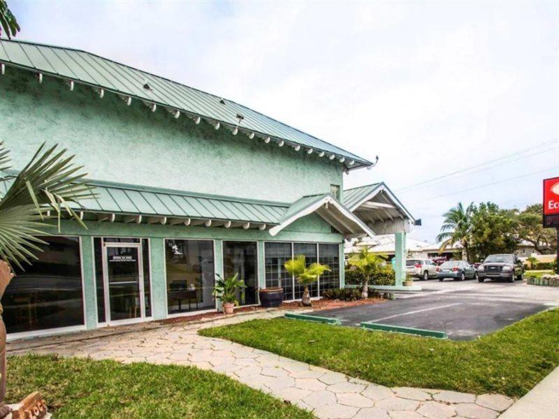 Econo Lodge Cocoa Beach - Near The Port Екстериор снимка