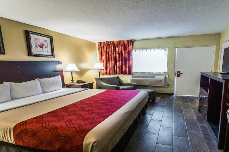 Econo Lodge Cocoa Beach - Near The Port Екстериор снимка